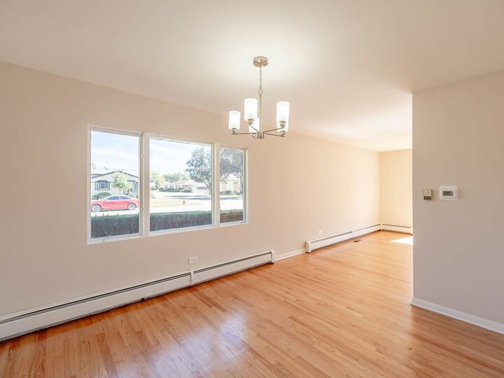 Property Photo: 2858 Kensington Avenue IL 60154