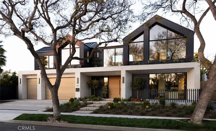 Property Photo:  2100 Windward Ln  CA 92660 