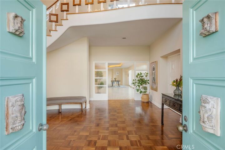 Property Photo:  15 The Colonnade  CA 90803 