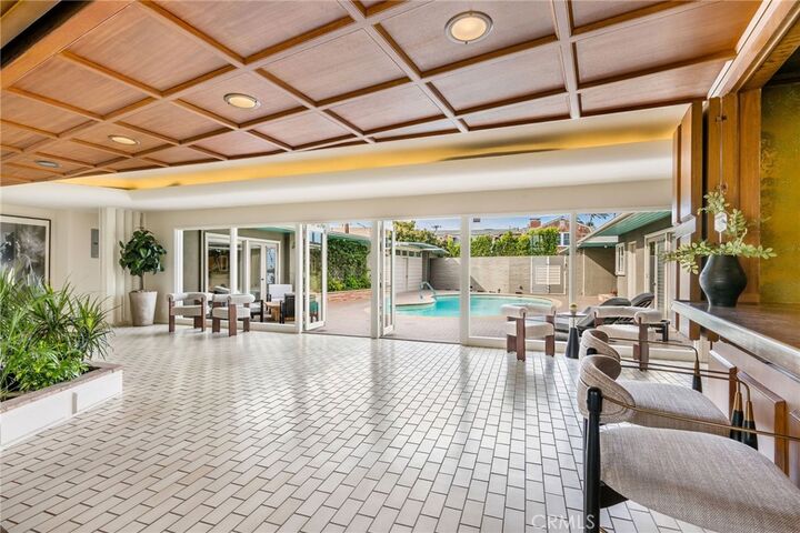 Property Photo: 15 The Colonnade CA 90803