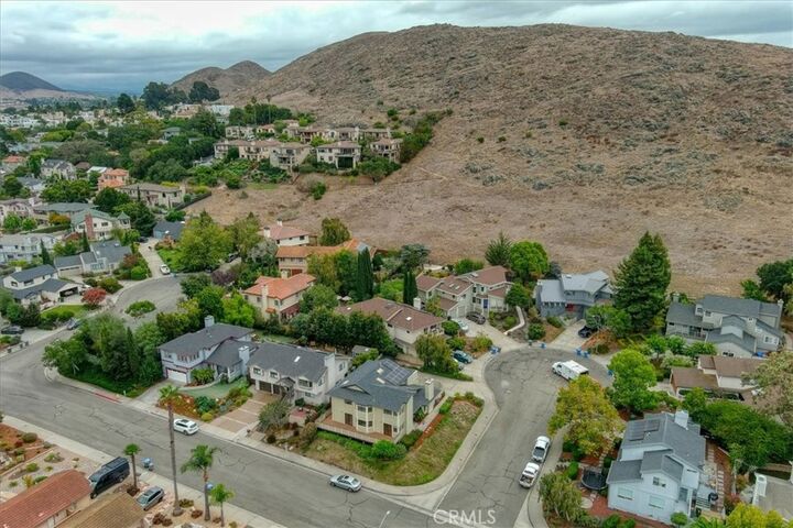 Property Photo:  2418 Cumbre Court  CA 93401 