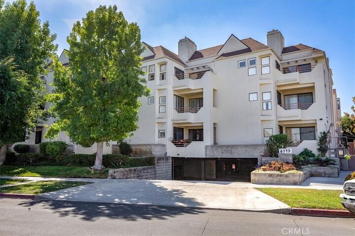 Property Photo:  3913 N Virginia Road 108  CA 90807 