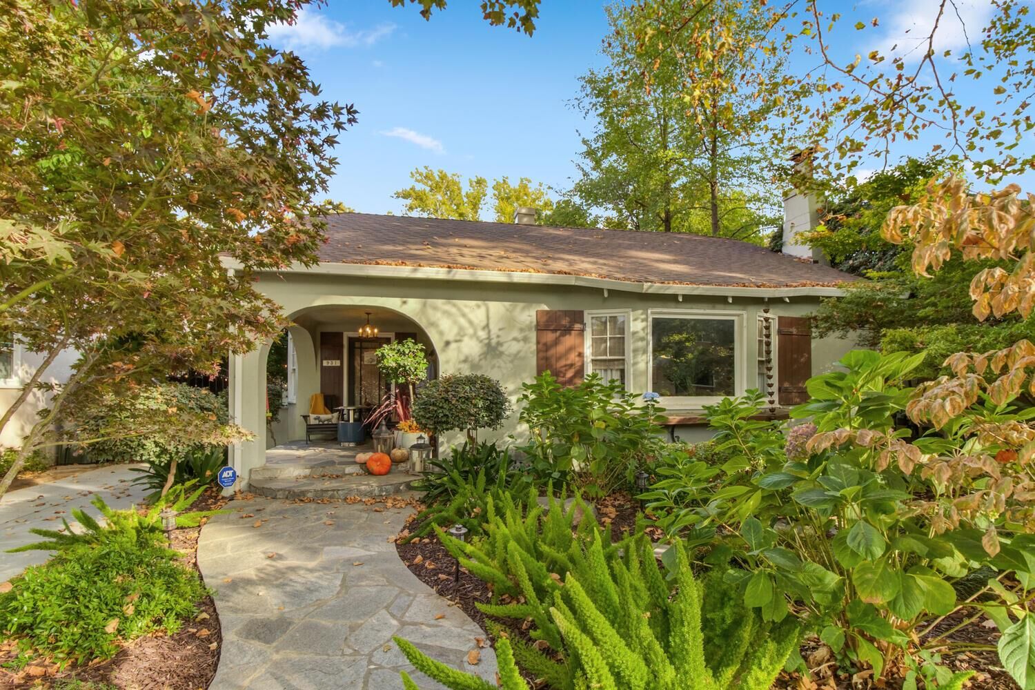 Property Photo:  931 41st Street  CA 95819 