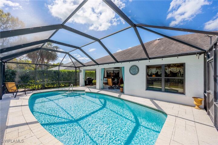 Property Photo:  520 Raven Way  FL 34110 