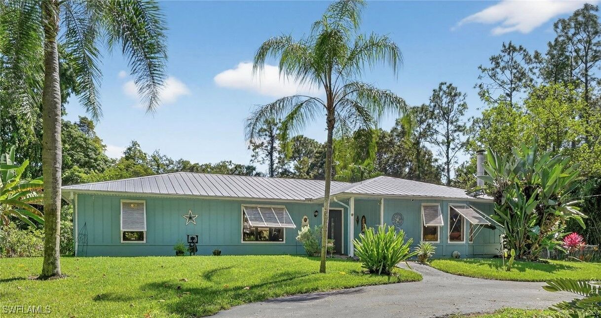 Property Photo:  410 6th Street NE  FL 34120 