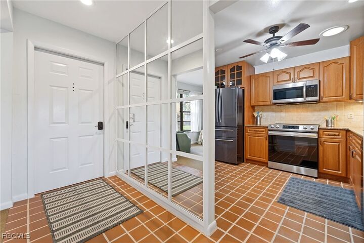 Property Photo:  15466 Admiralty Circle 4  FL 33917 