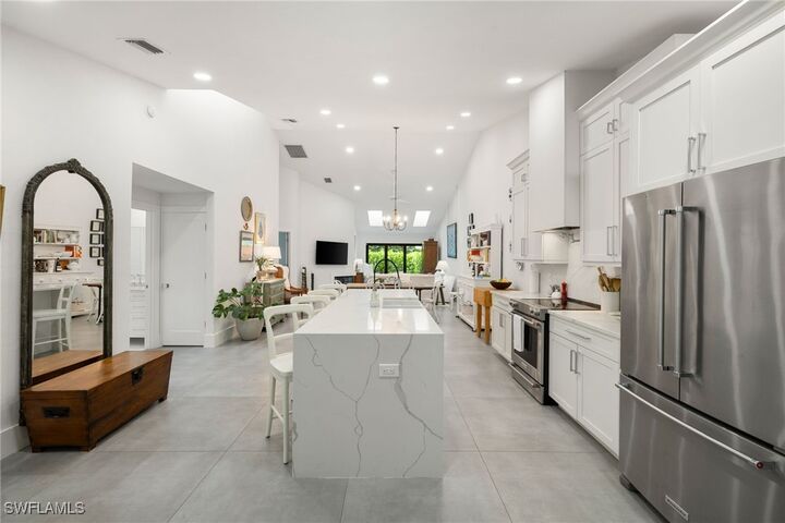 Property Photo: 4006 Crayton Road A-2 FL 34103