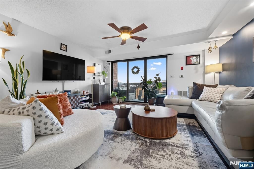 Property Photo:  700 1st Street 6G  NJ 07030 