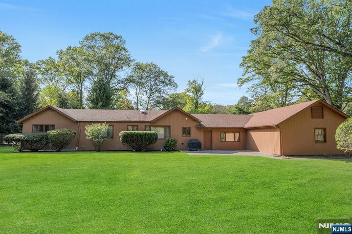 Property Photo:  40 Chestnut Ridge Road  NJ 07458 