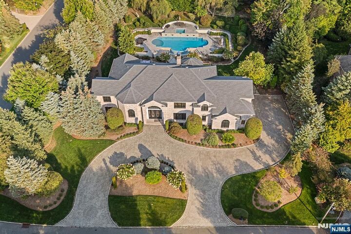 Property Photo:  118 Hoover Drive  NJ 07626 