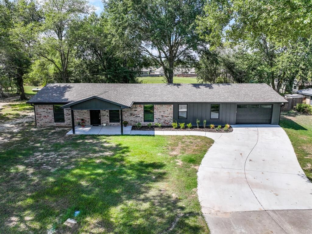 Property Photo: 1703 Arbala Road TX 75482
