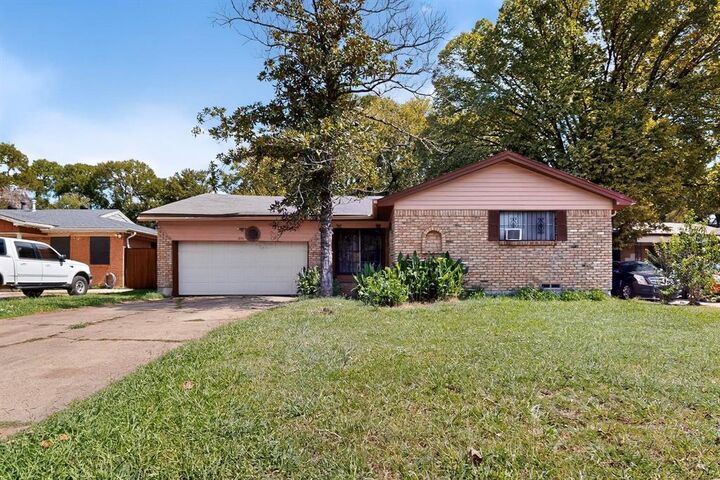 Property Photo: 242 Bissonet TX 75217