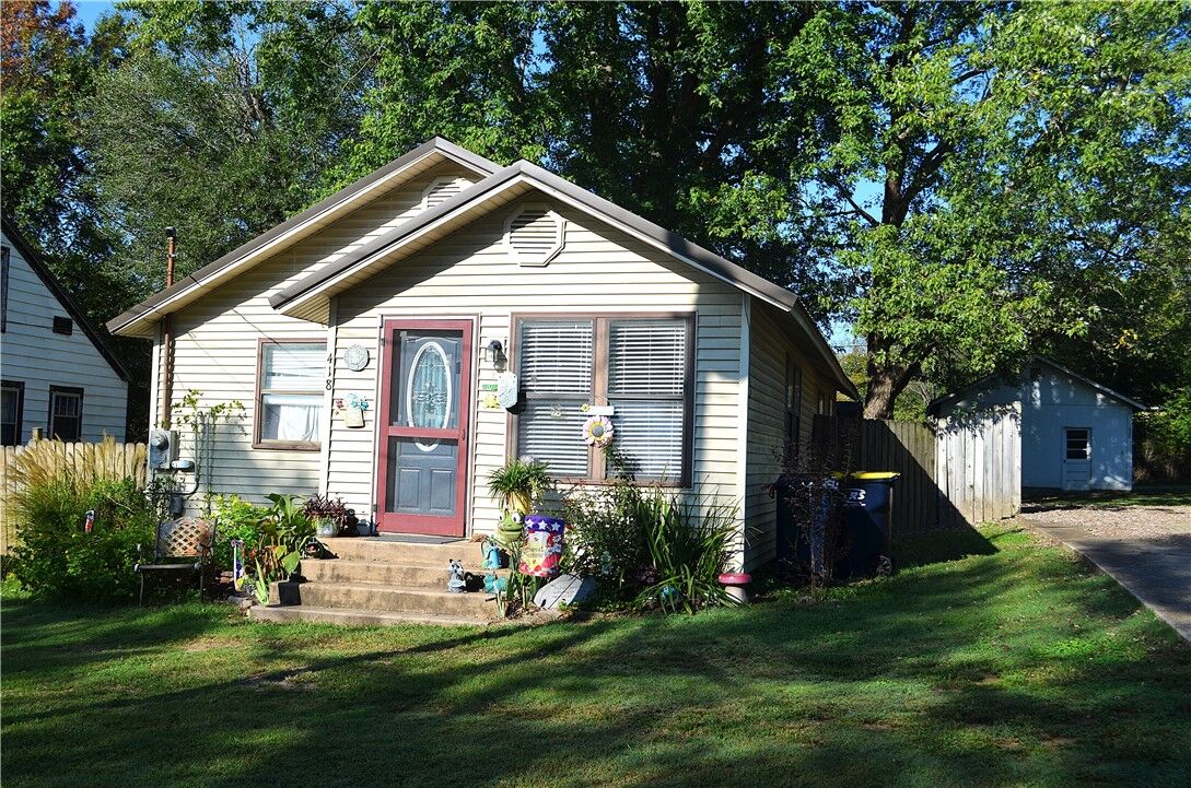 Property Photo: 418 N 2nd Street AR 72601