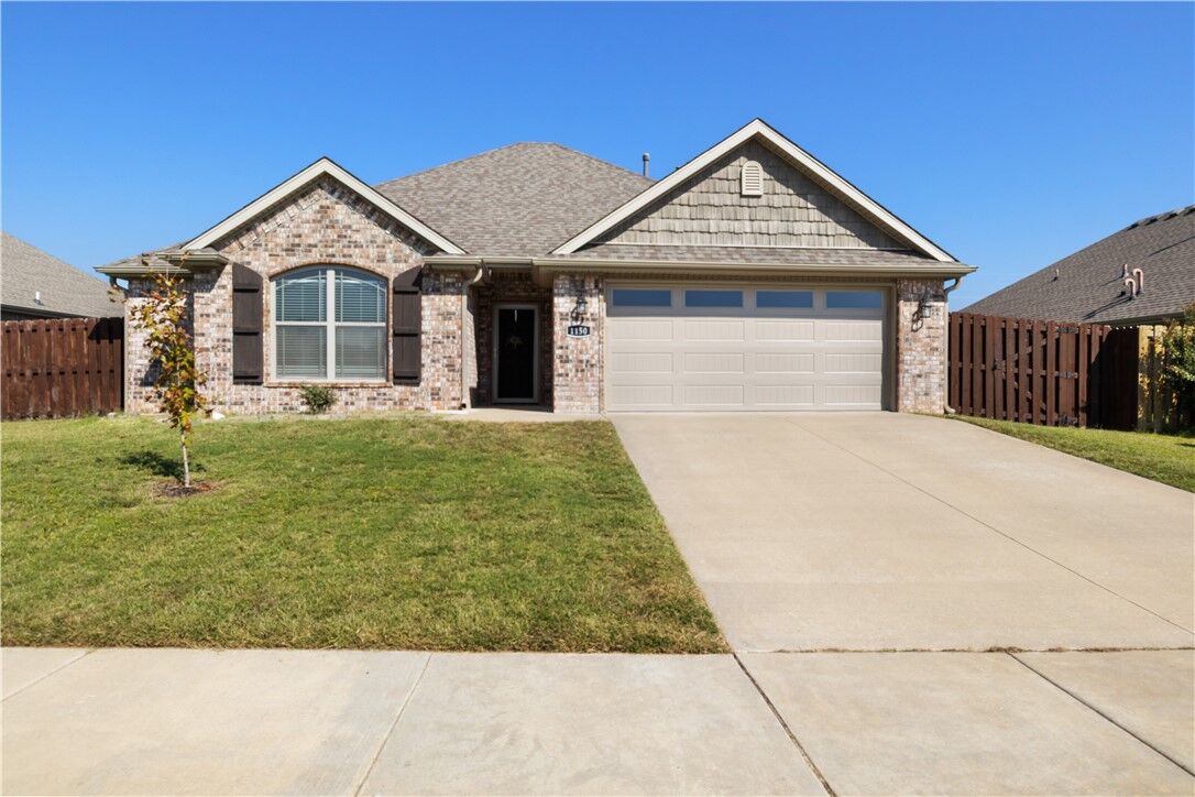 Property Photo:  1150 Tulip Street  AR 72719 