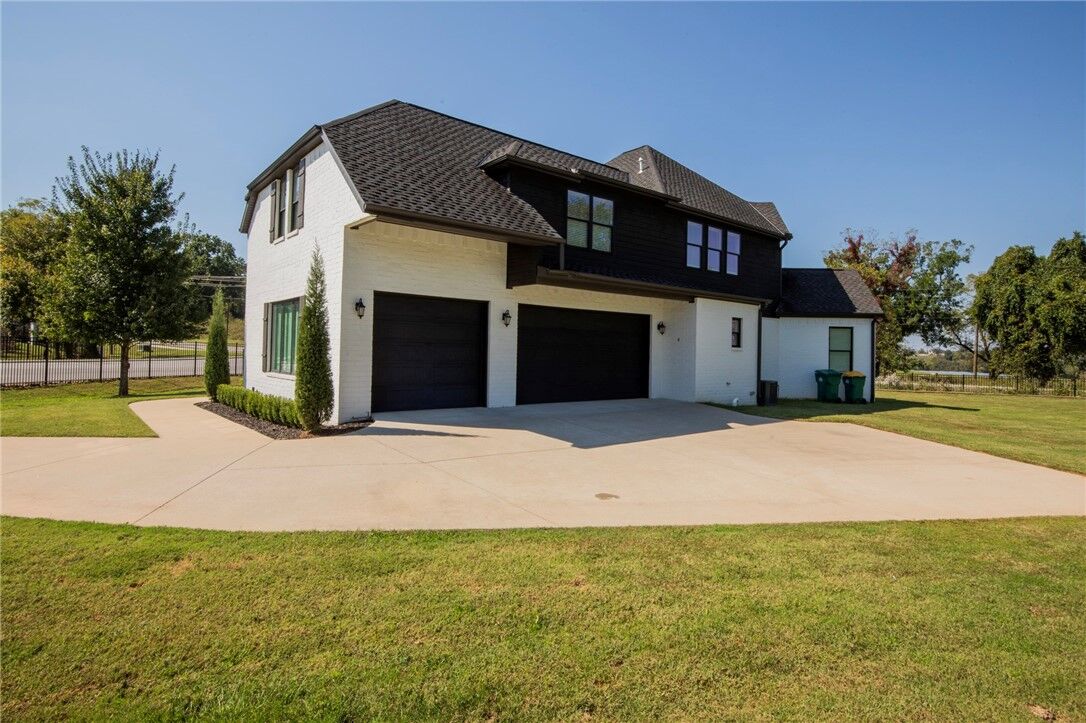 Property Photo: 3 Castle Oaks Court AR 72758