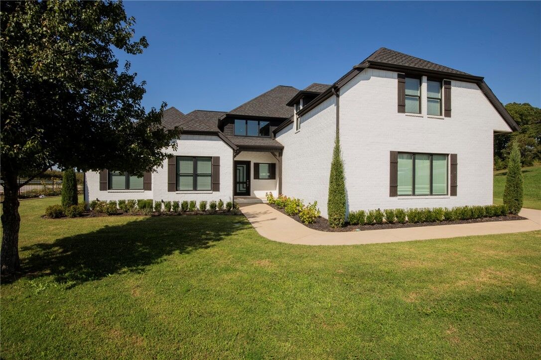 Property Photo: 3 Castle Oaks Court AR 72758