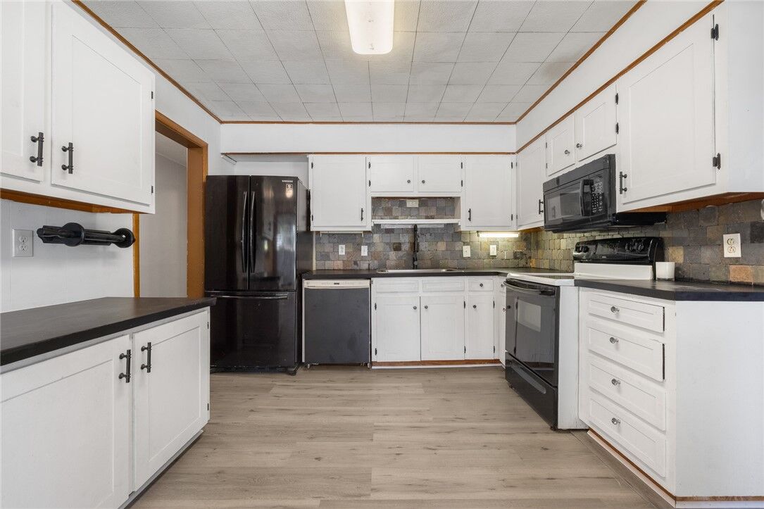 Property Photo:  702 E Argyle Street  AR 72601 