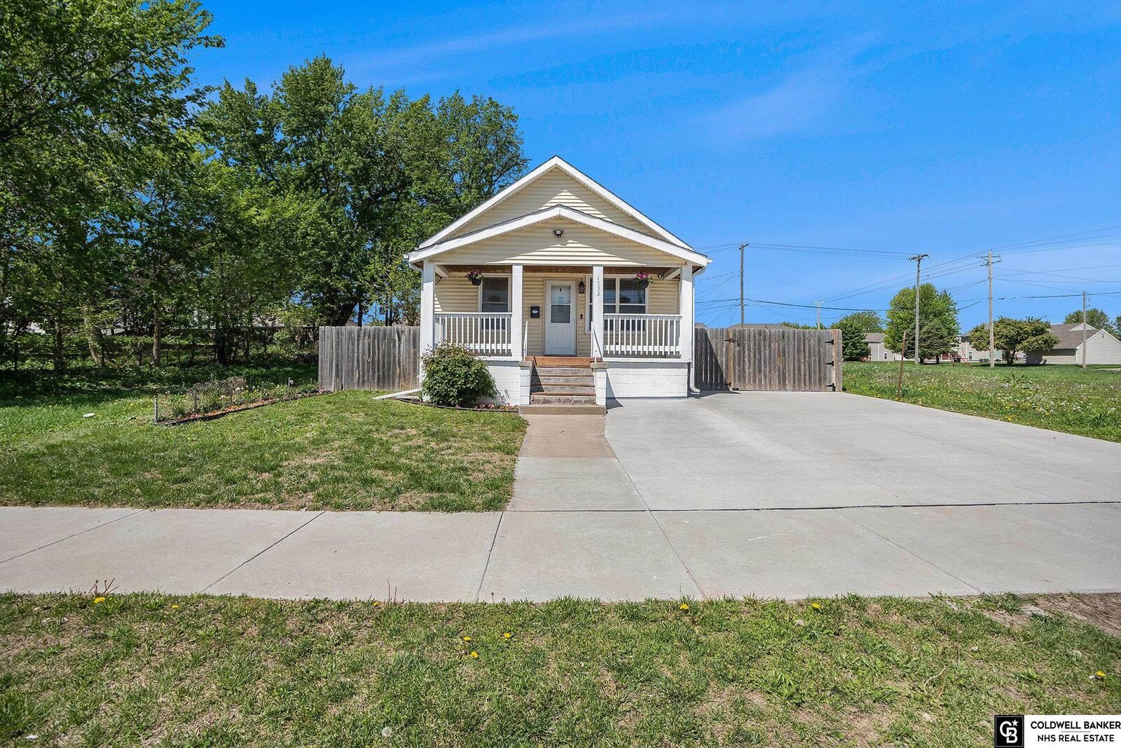 Property Photo:  1552 N 17th Street  NE 68110 