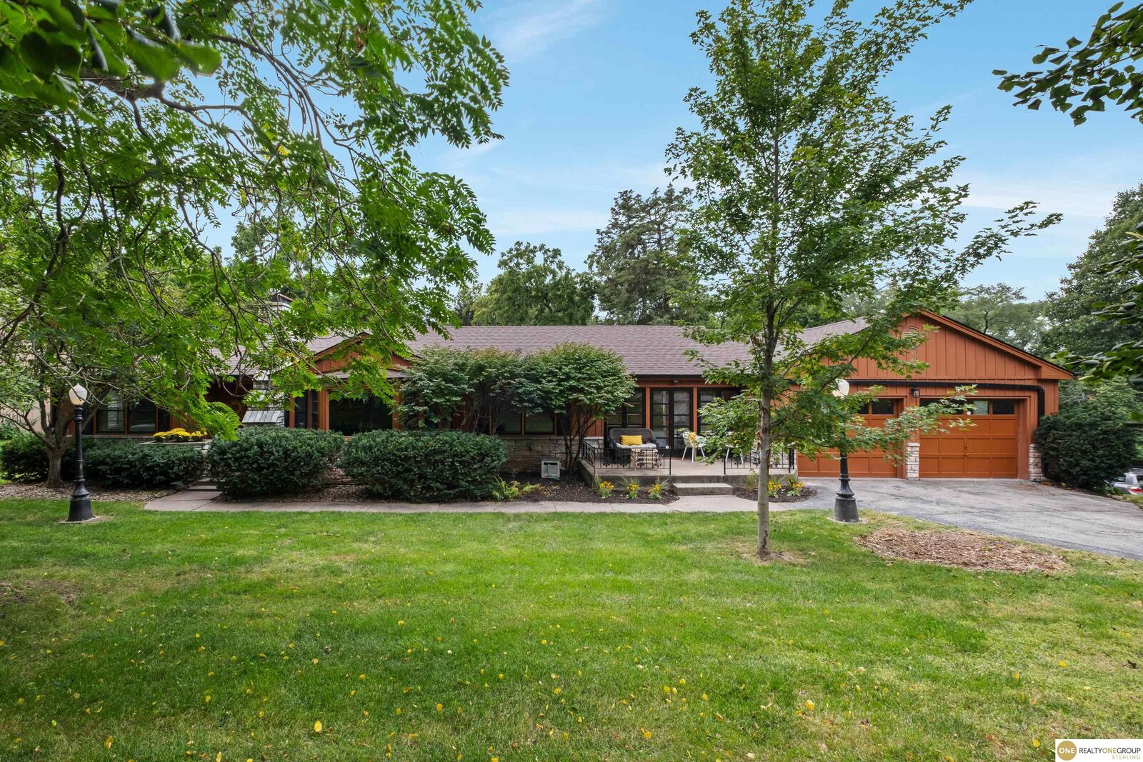 Property Photo: 2606 S 105th Street NE 68124