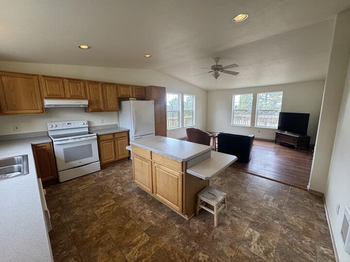 Property Photo:  5935 SE Coyote Lane  OR 97754 