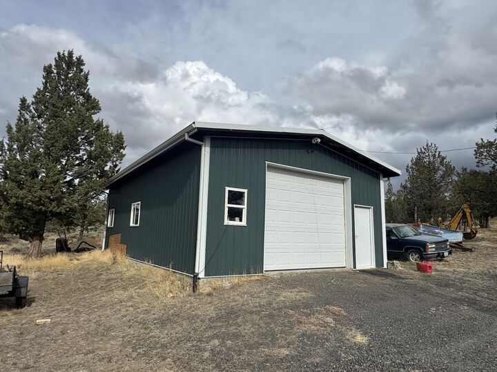 Property Photo:  5935 SE Coyote Lane  OR 97754 