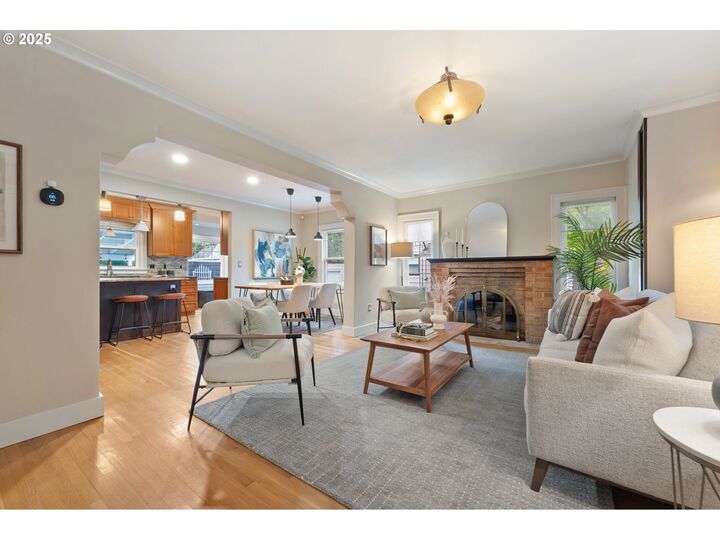 Property Photo:  3810 SE Tolman St  OR 97202 