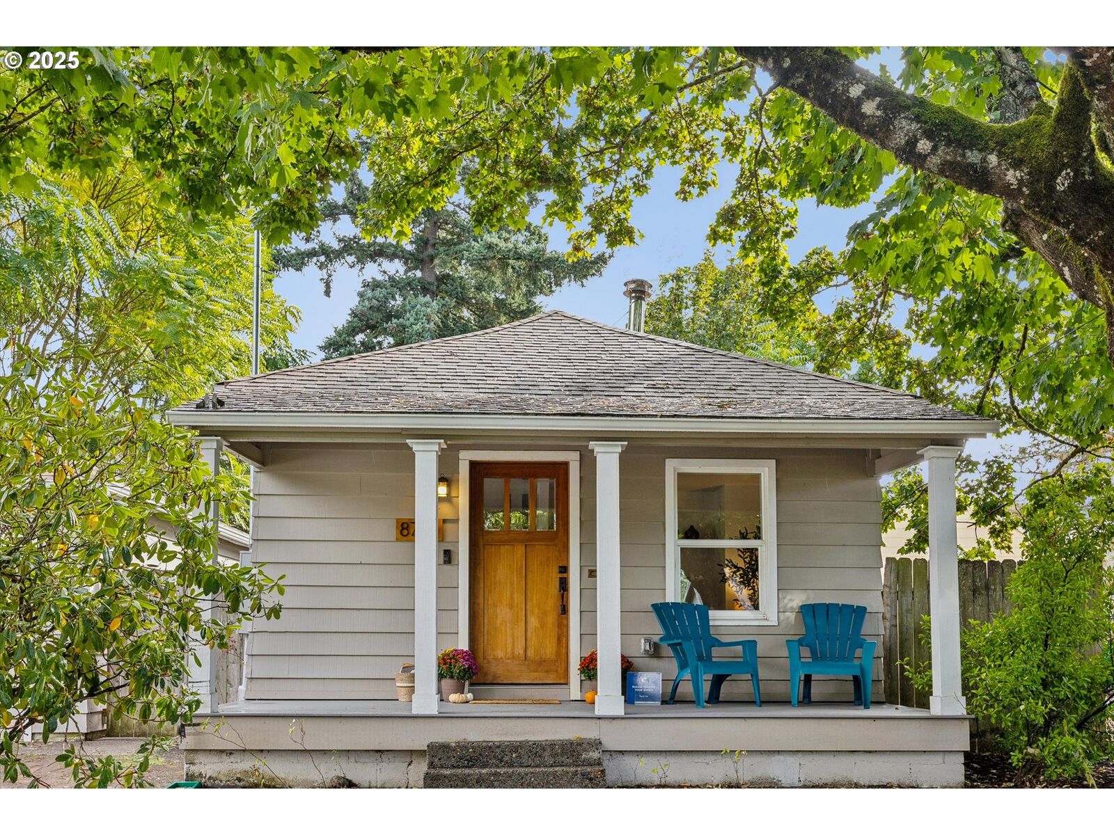 Property Photo:  8726 NE Thompson St  OR 97220 