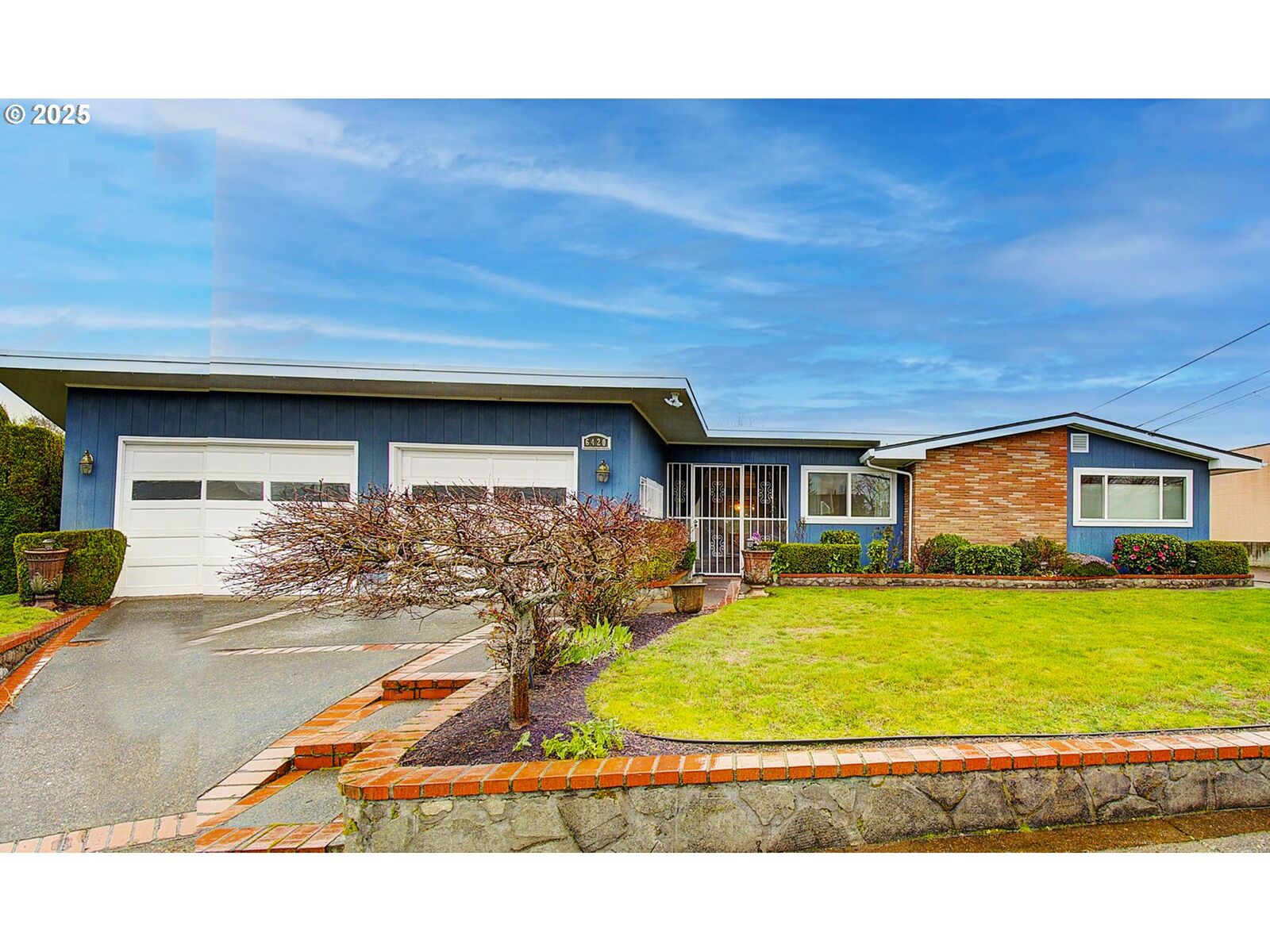 Property Photo:  6420 NE 41st Ave  OR 97211 