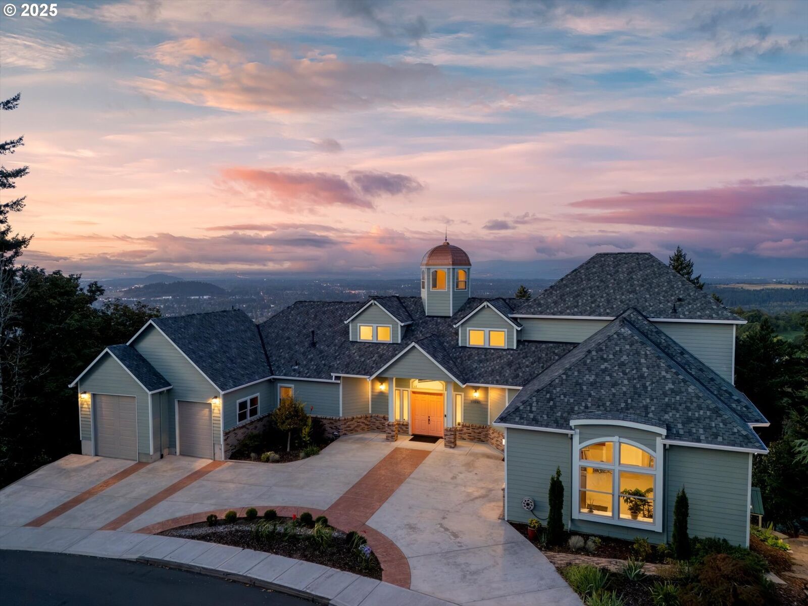 Property Photo:  11041 SE Scotts Summit Ct  OR 97086 