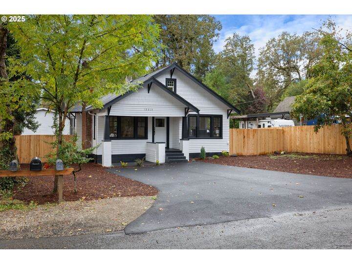 Property Photo:  15315 SE East Ave  OR 97267 