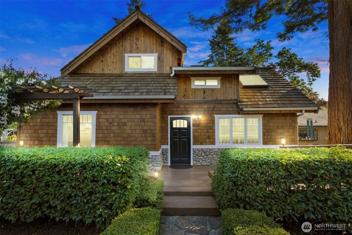 Property Photo:  639  12th Avenue  WA 98033 