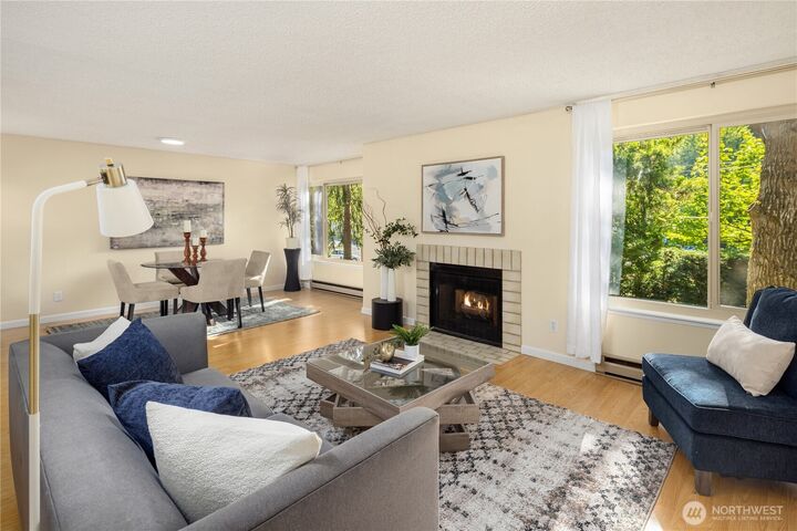 Property Photo:  9504  Ravenna Avenue NE 203  WA 98115 