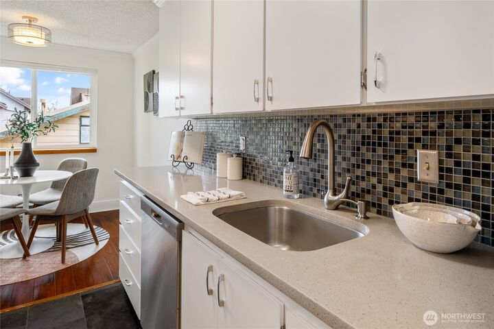 Property Photo:  506 N 45th Street 301  WA 98103 