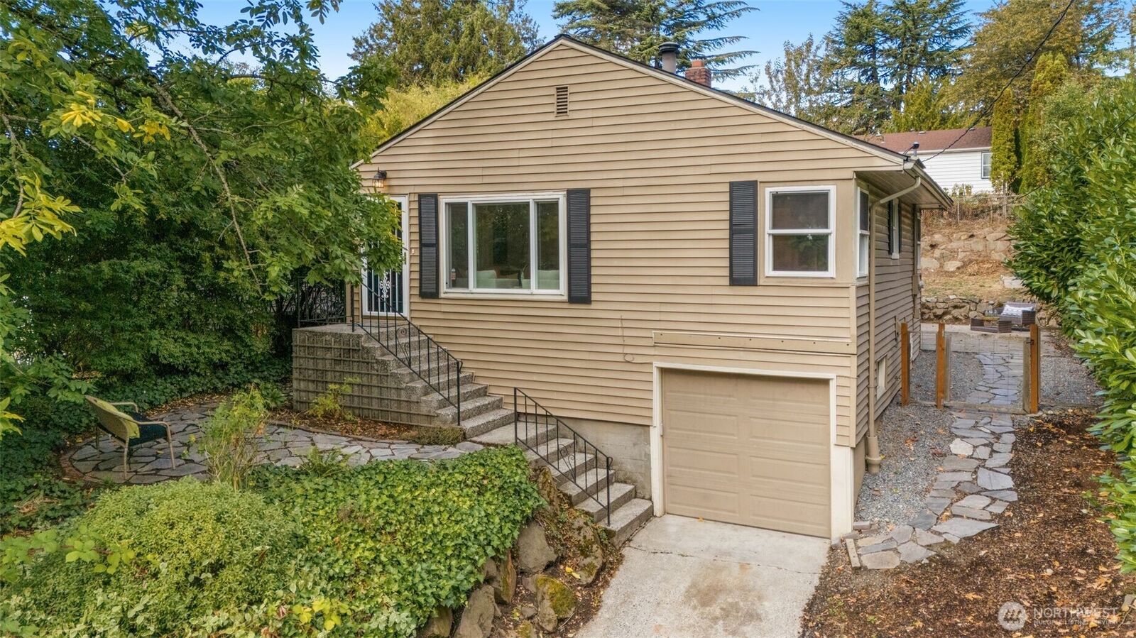 Property Photo:  3928 S Pilgrim  WA 98118 