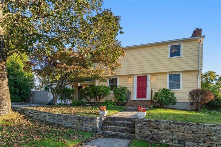 Property Photo:  76 Cliffside Drive  RI 02920 