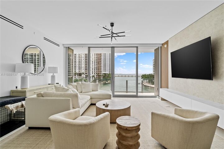 Property Photo:  300 Biscayne Blvd Way 1103  FL 33131 