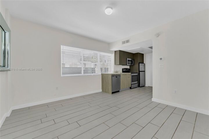 740 Meridian Ave 18  Miami Beach FL 33139 photo