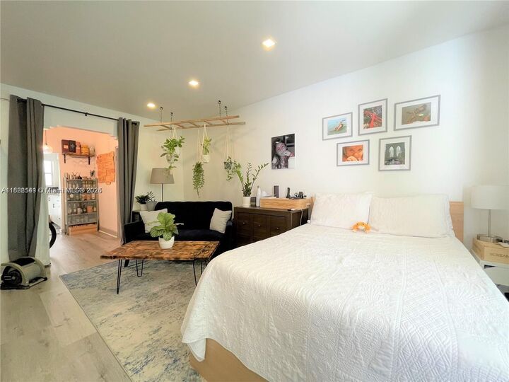 Property Photo:  1135 Meridian Ave 1  FL 33139 