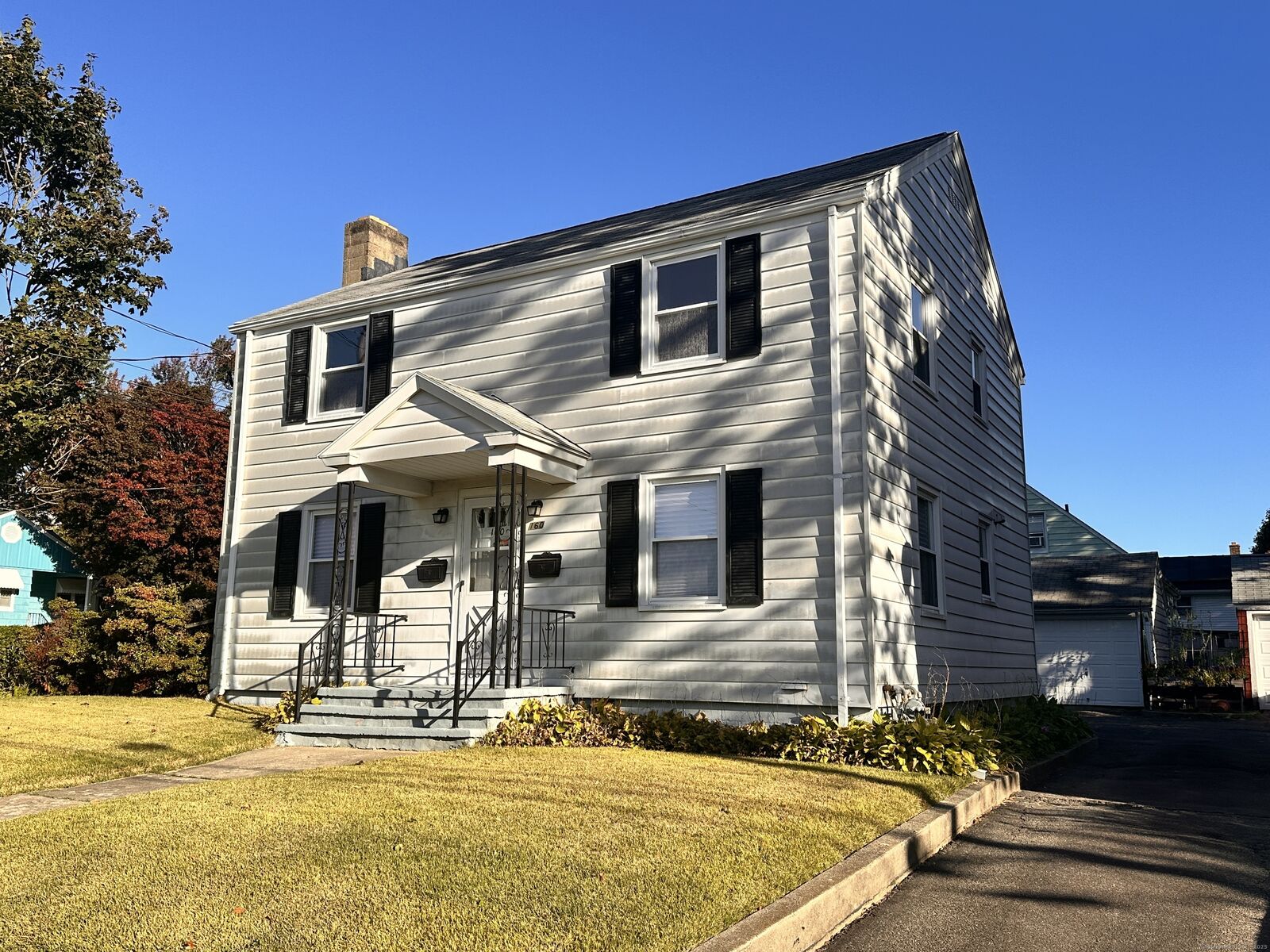 Property Photo: 160 Oakland Place CT 06615