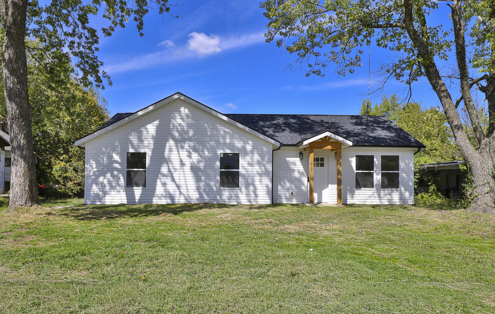 Property Photo:  417 E College Street  MO 65605