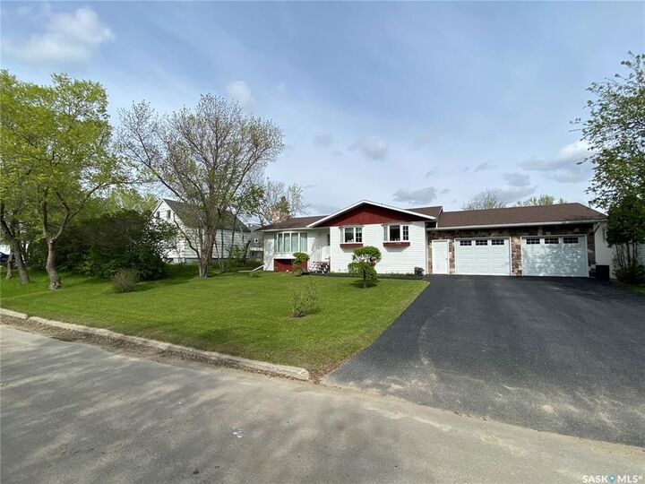 Property Photo:  112 Bennett Street  SK S0C 1N0