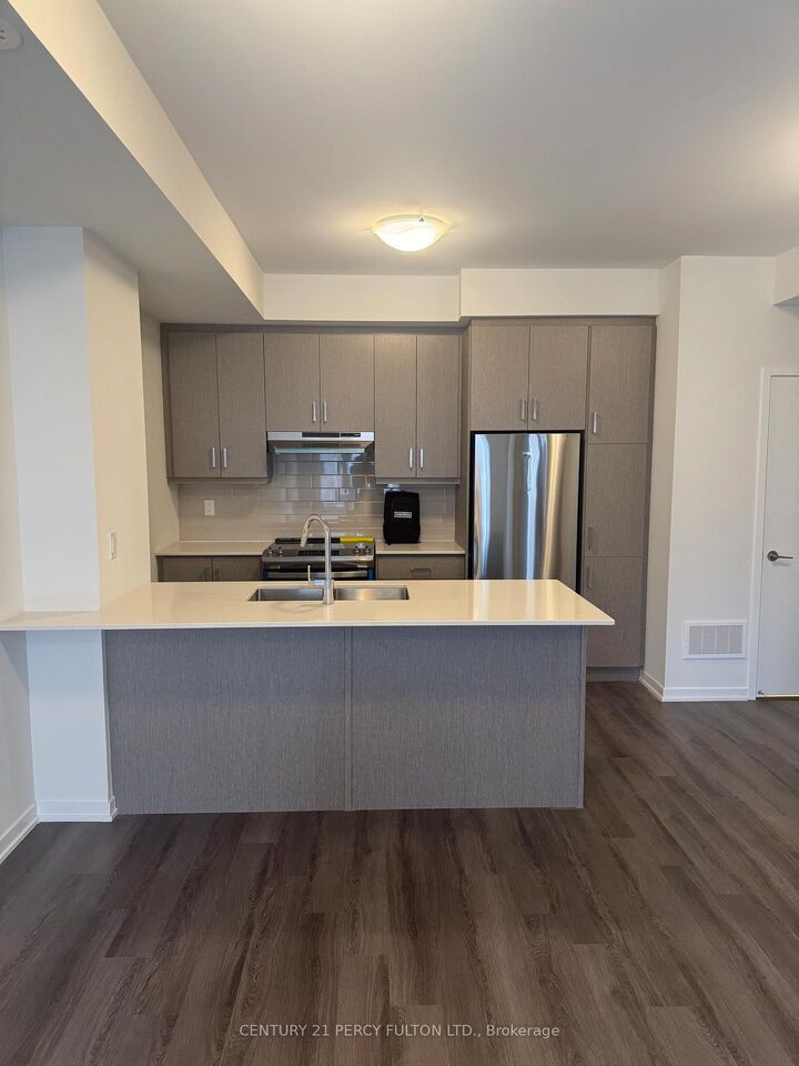 Photo de la propriété:  130 Honeycrisp Crescent Th 310  ON L4K 0N7 