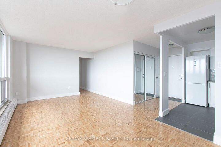 Property Photo:  666 Spadina Avenue 308  ON M5S 2H8 