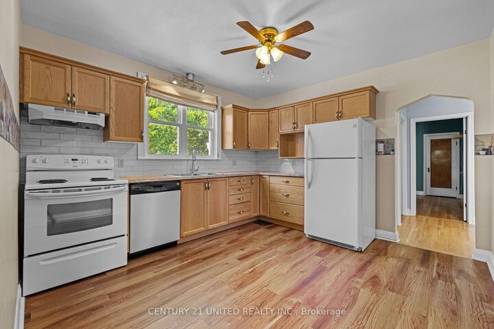 Photo de la propriété:  572 Murray Street  ON K9H 2V1 