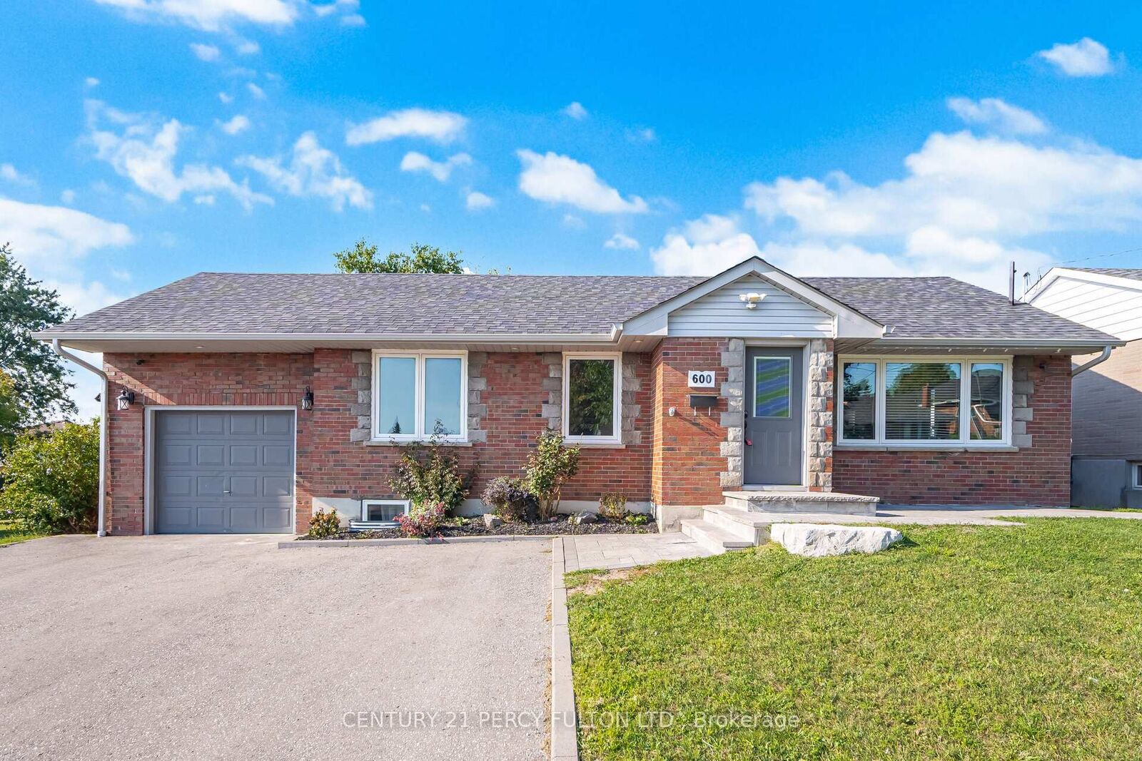 Photo de la propriété: 600 Ridgeway Avenue ON L1J 2W2
