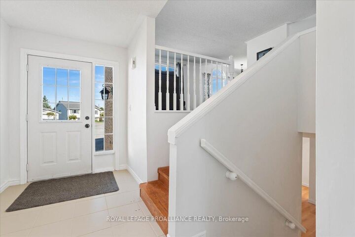Property Photo: 8 Lake Court ON K8P 5M8
