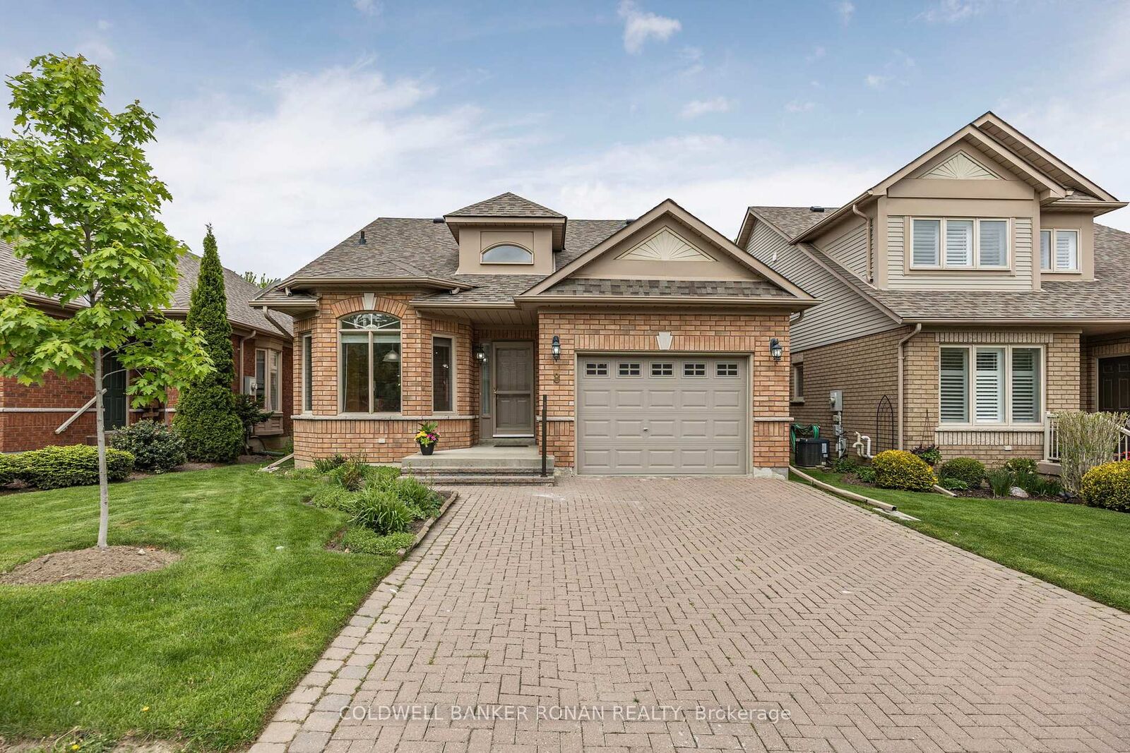 Photo de la propriété:  8 Malibu Manor W 9  ON L9R 2C1 