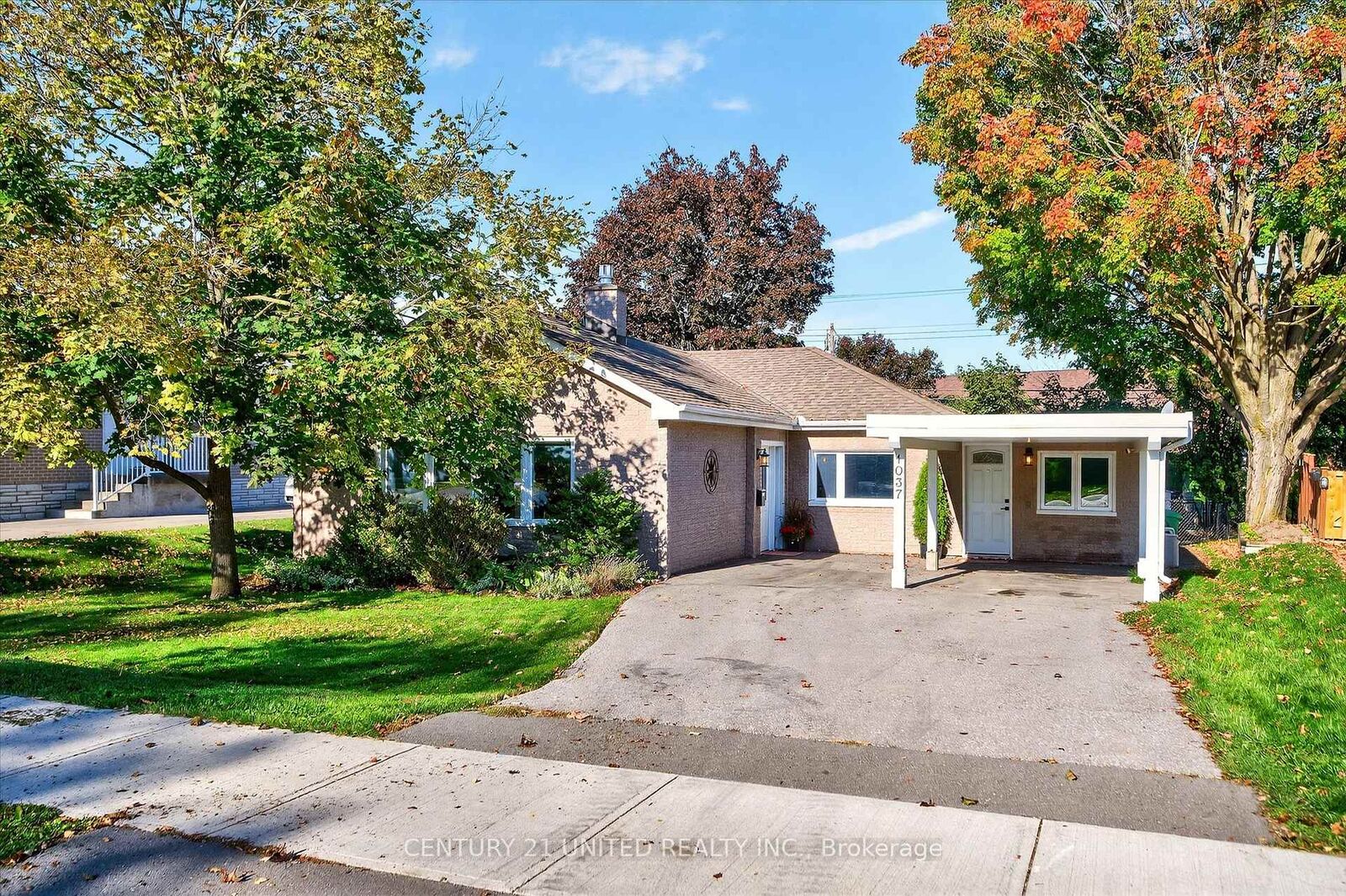 Property Photo:  1037 Glebemount Crescent  ON K9H 6M1 