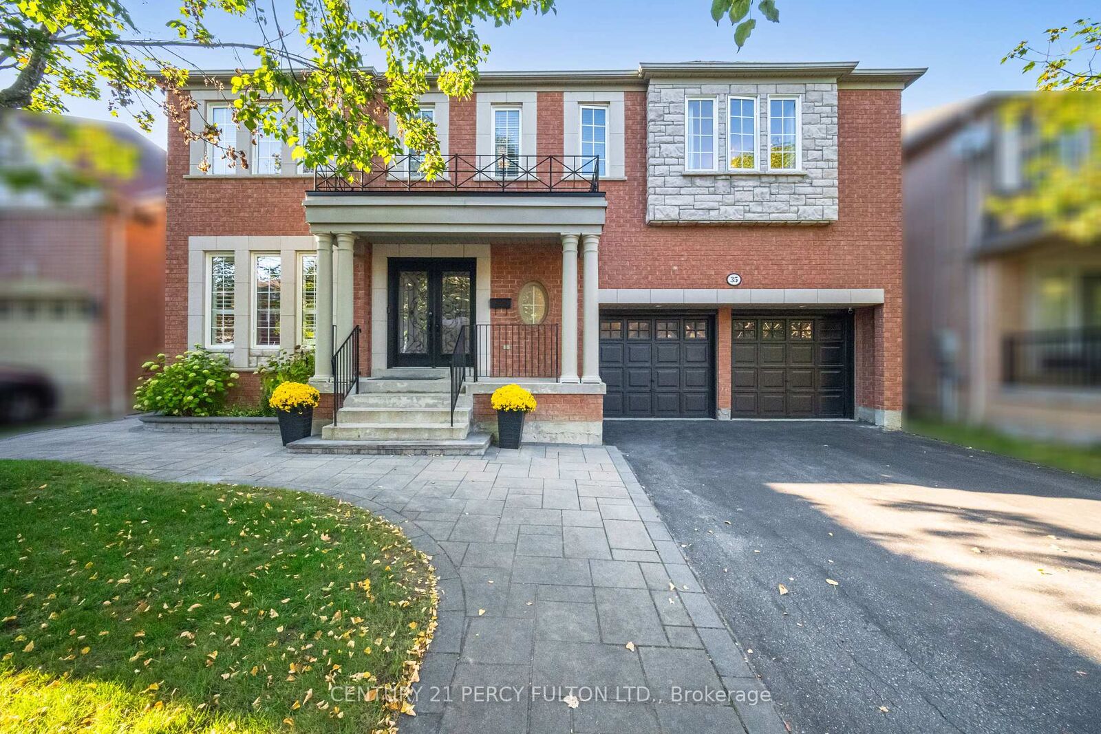 Photo de la propriété:  35 Goodhart Crescent  ON L1T 4H9 