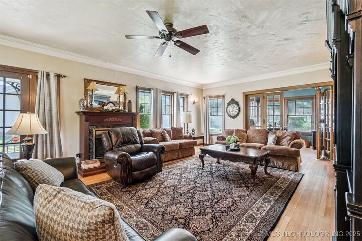 Property Photo:  847 E Moses Street  OK 74023 